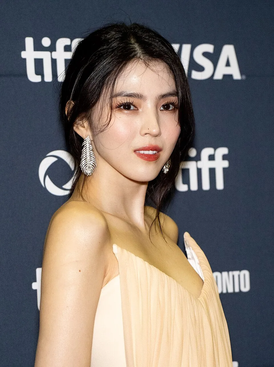 Aktris Korea Selatan Han So-hee dalam acara fesyen internasional
