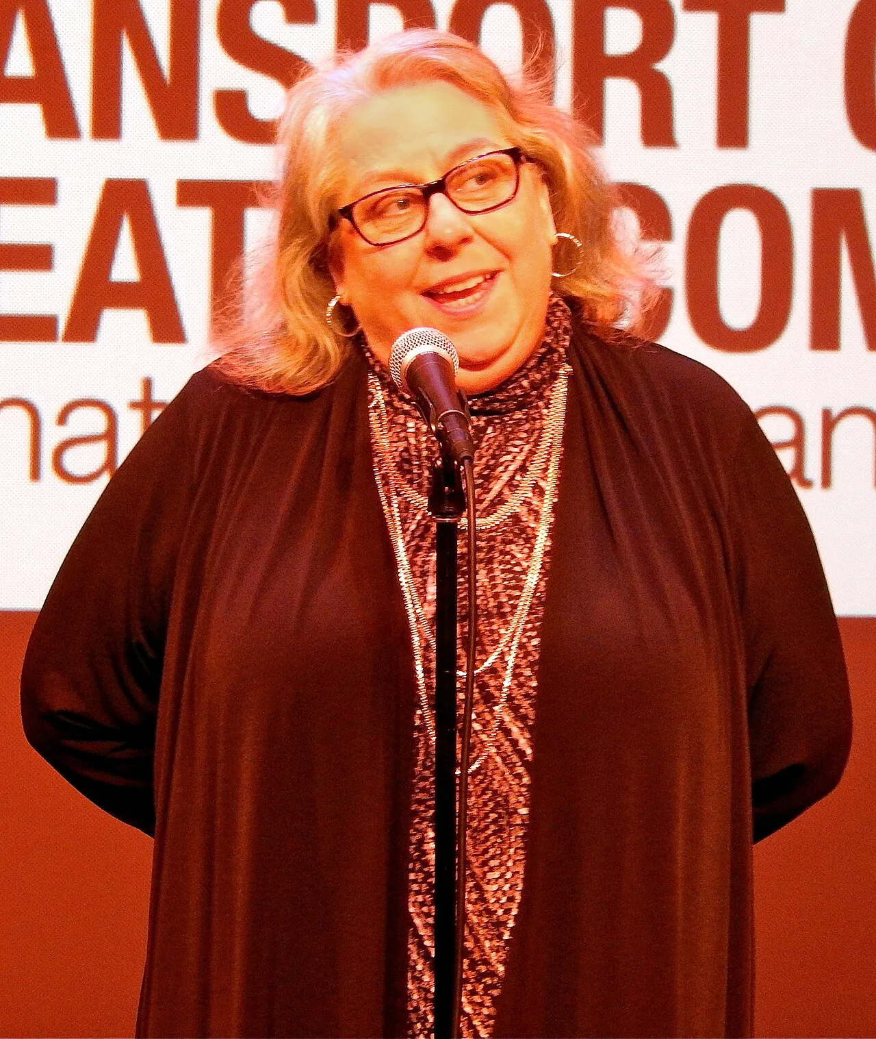 Aktris karakter Jayne Houdyshell dalam sebuah acara penghargaan teater