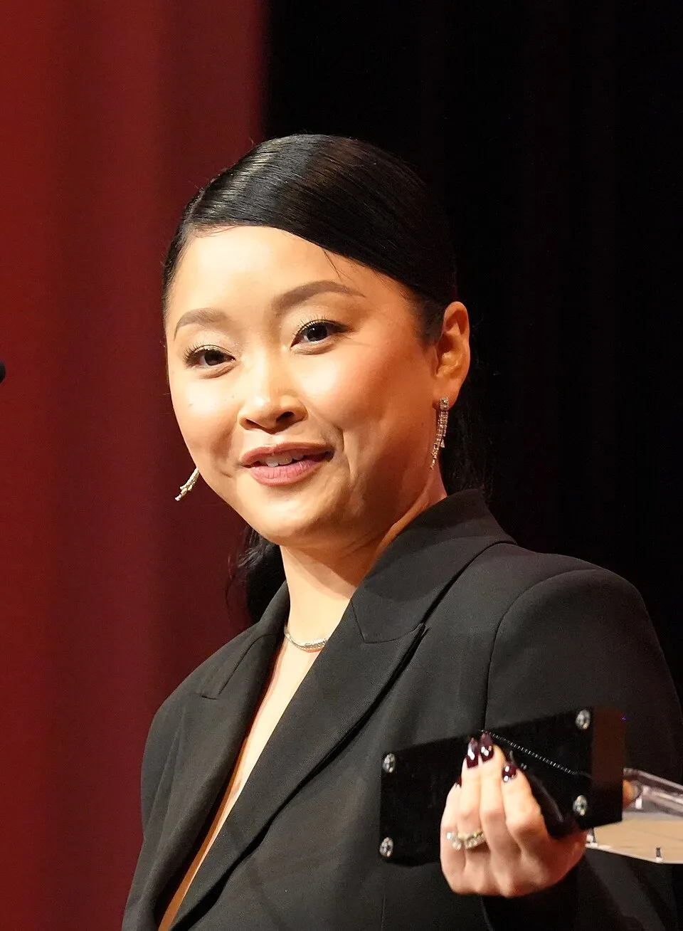 Aktris dan YouTuber multitalenta Lana Condor dalam sebuah acara gala