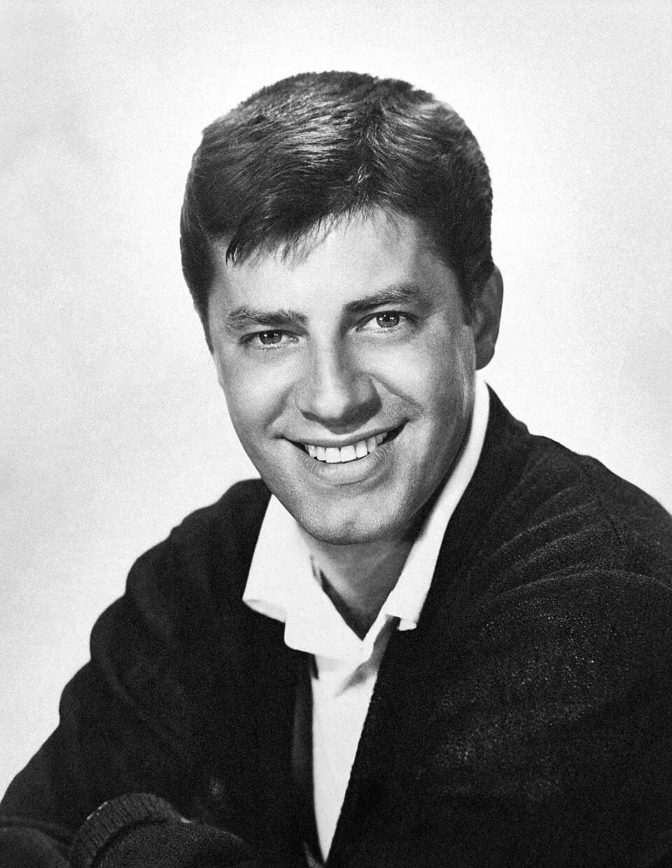 Komedian legendaris Jerry Lewis tersenyum saat menghadiri sebuah acara publik
