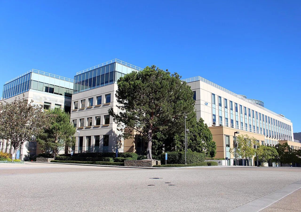 Gedung pusat riset dan perkantoran Amgen di California, Amerika Serikat