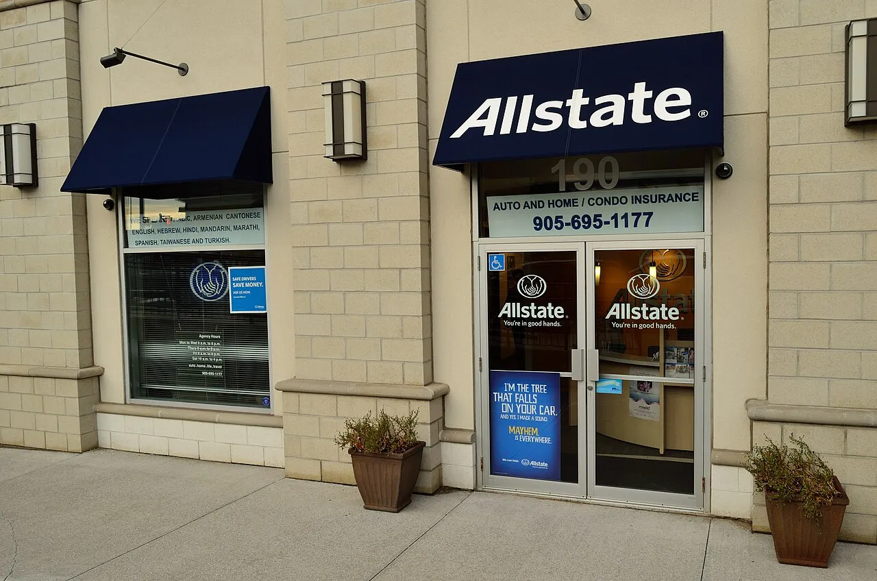 Gedung kantor pusat dan logo perusahaan asuransi Allstate di Amerika Serikat