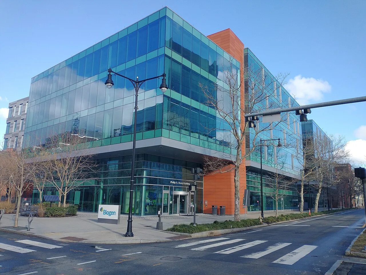 Gedung kantor pusat Biogen di Cambridge Massachusetts Amerika Serikat