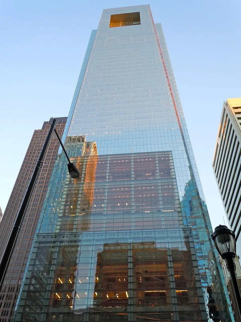 Gedung pusat Comcast Center di Philadelphia, Amerika Serikat