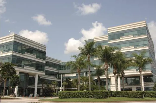 Gedung kantor pusat Raymond James Financial di St. Petersburg Florida