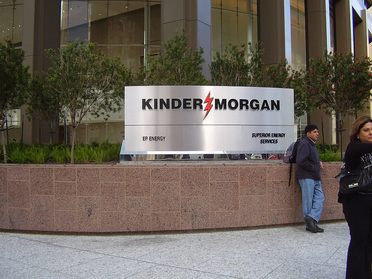Kompleks infrastruktur energi dan jaringan pipa milik Kinder Morgan