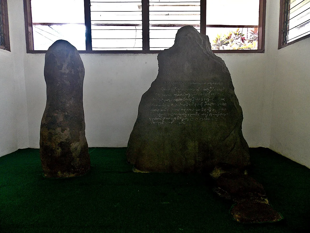 Profil Prasasti Batutulis peninggalan Kerajaan Sunda di Kota Bogor