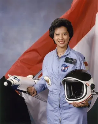 Ilustrasi profil ilmuwan Indonesia Pratiwi Sudarmono terkait sejarah seleksi NASA