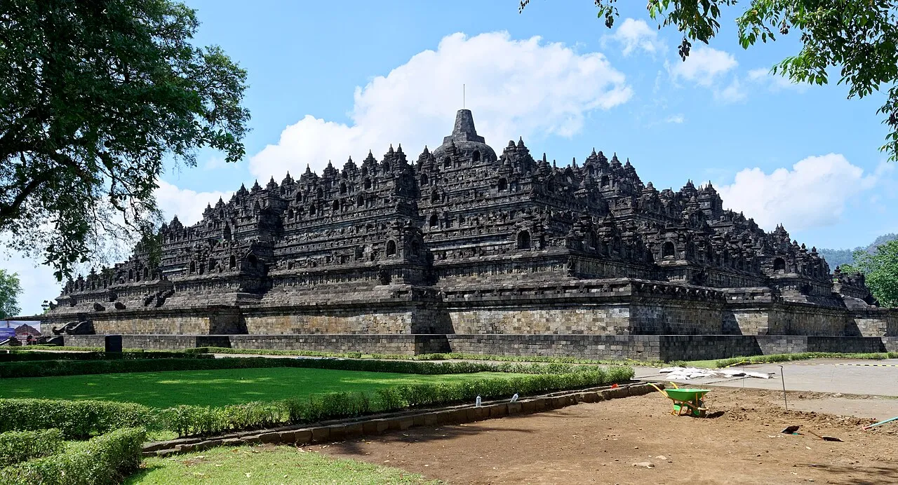 Pemandangan alam pegunungan dan gunung berapi di wilayah Provinsi Jawa Tengah