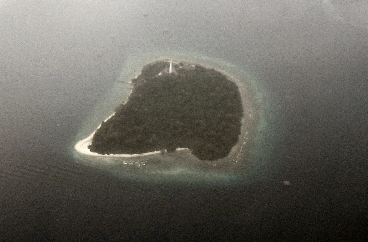 Mercusuar Vast Licht di Pulau Damar Besar Kepulauan Seribu