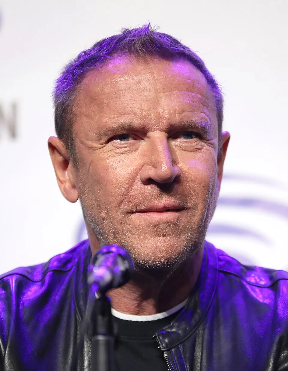 Sutradara film Renny Harlin dalam sebuah acara publik di luar negeri