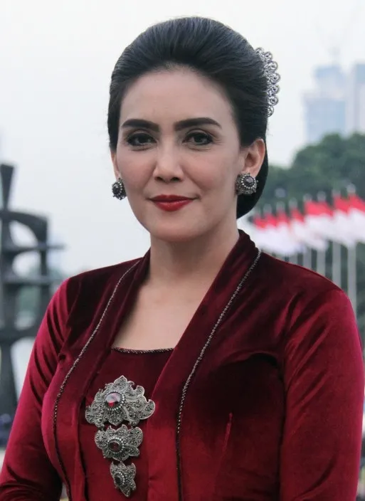 Politikus dan pemeran Rieke Dyah Pitaloka dalam berbagai kegiatan legislatif