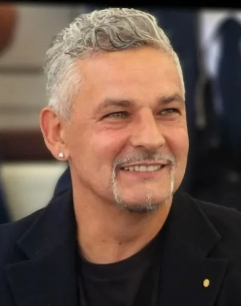 Legenda sepak bola Italia Roberto Baggio dengan gaya kuncir kuda ikonik