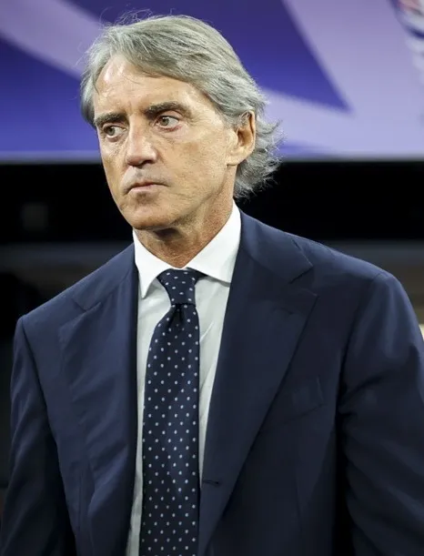 Pelatih sepak bola asal Italia Roberto Mancini di pinggir lapangan