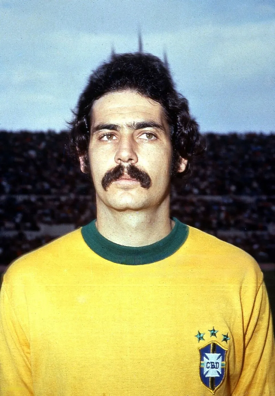 Legenda sepak bola Brasil Roberto Rivellino saat tampil di lapangan hijau