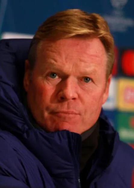 Pelatih sepak bola asal Belanda Ronald Koeman saat mendampingi tim di pinggir lapangan