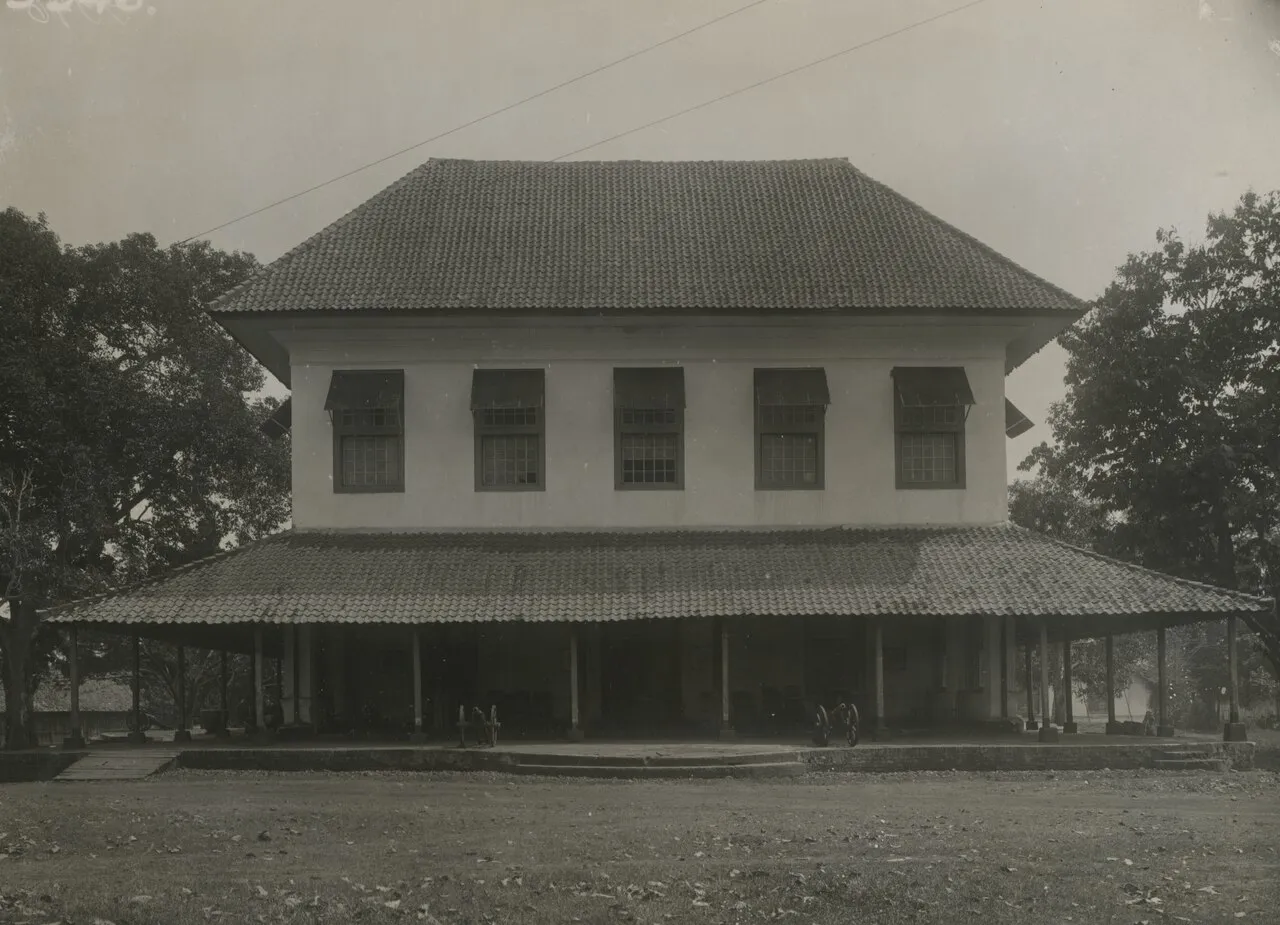 Ilustrasi bangunan bersejarah Rumah Pondok Gede di masa kolonial