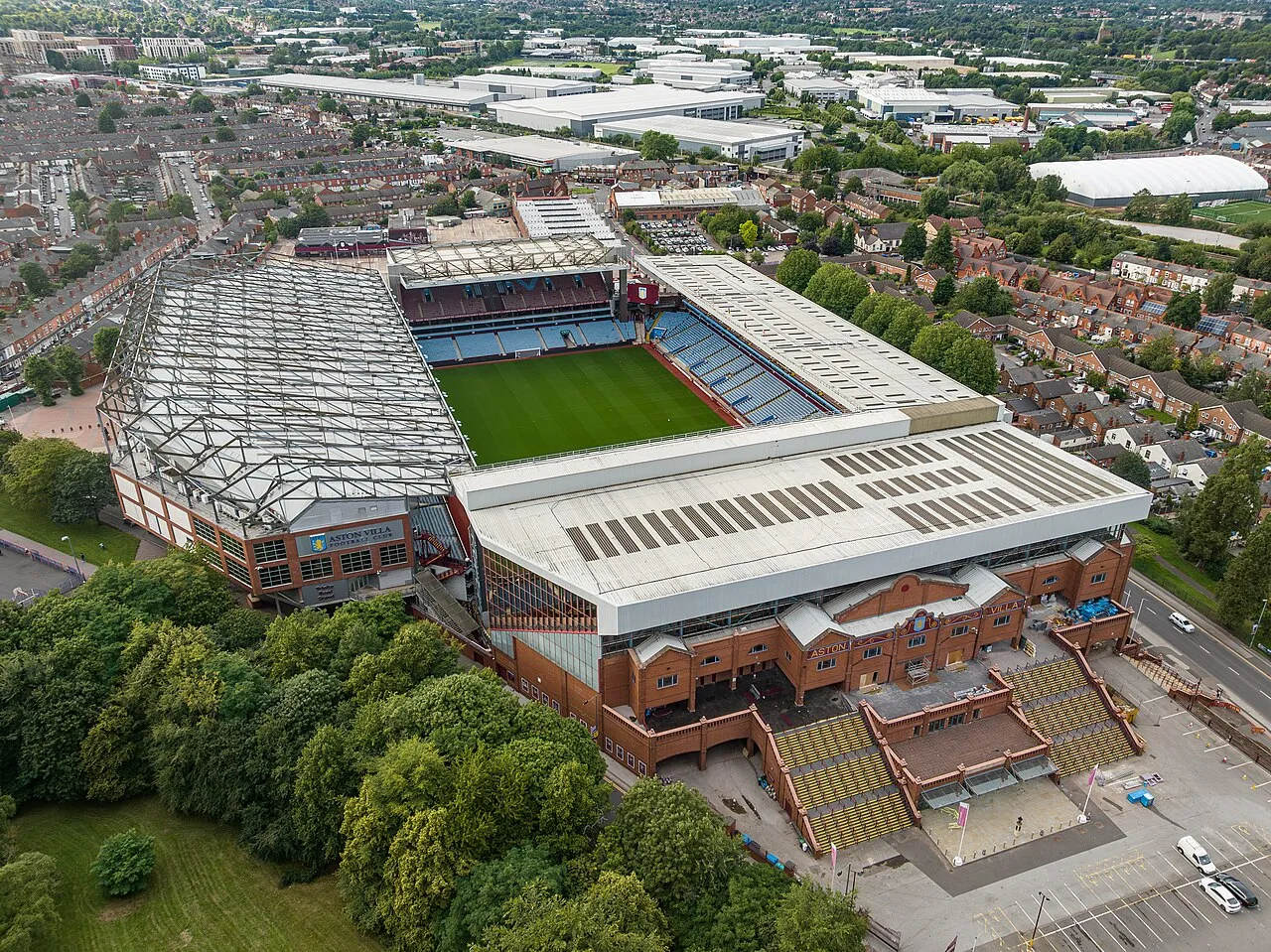 Stadion Villa Park kandang klub Liga Inggris Aston Villa di Birmingham
