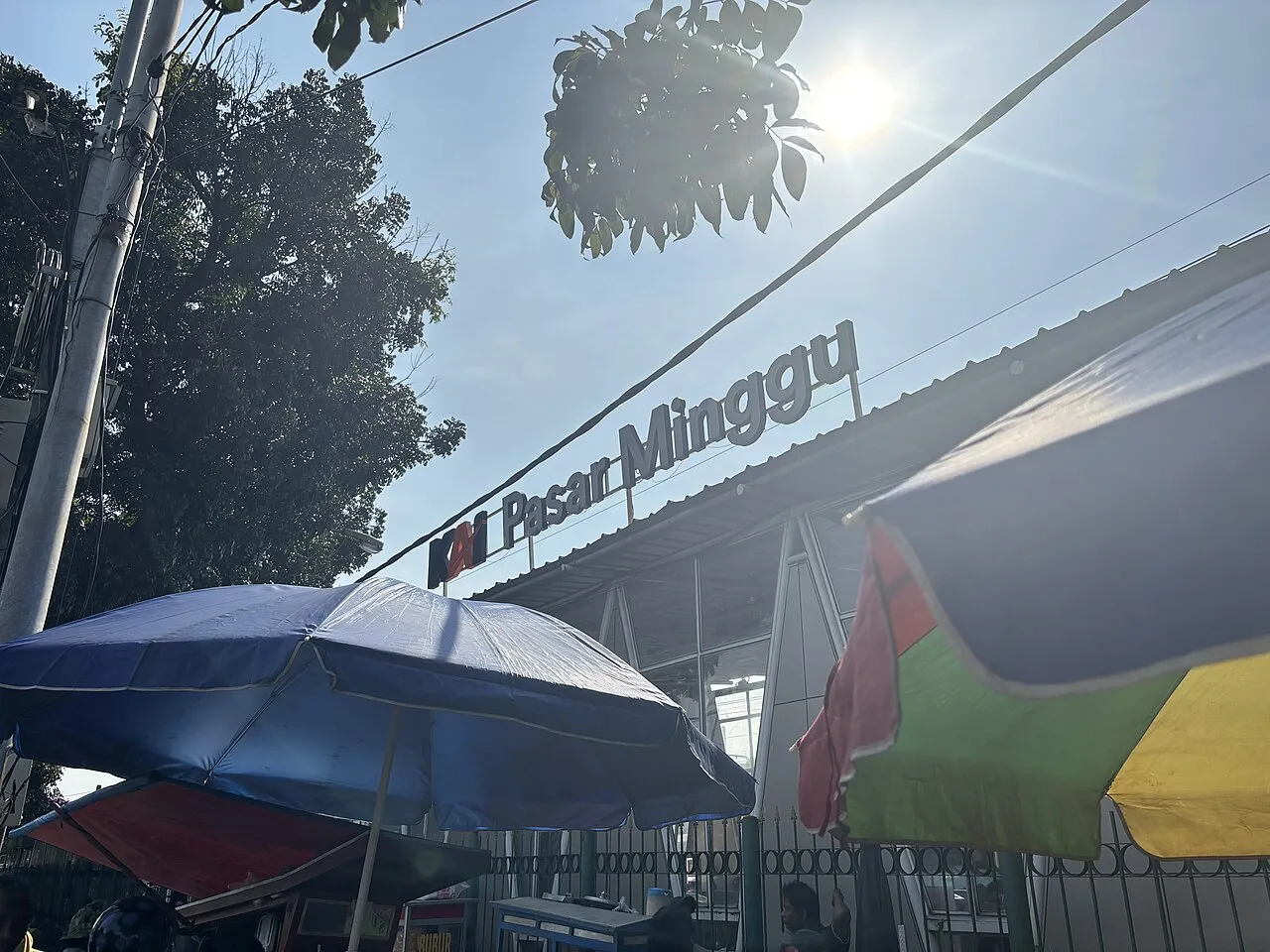 Bangunan Stasiun Pasar Minggu di Pejaten Timur Jakarta Selatan