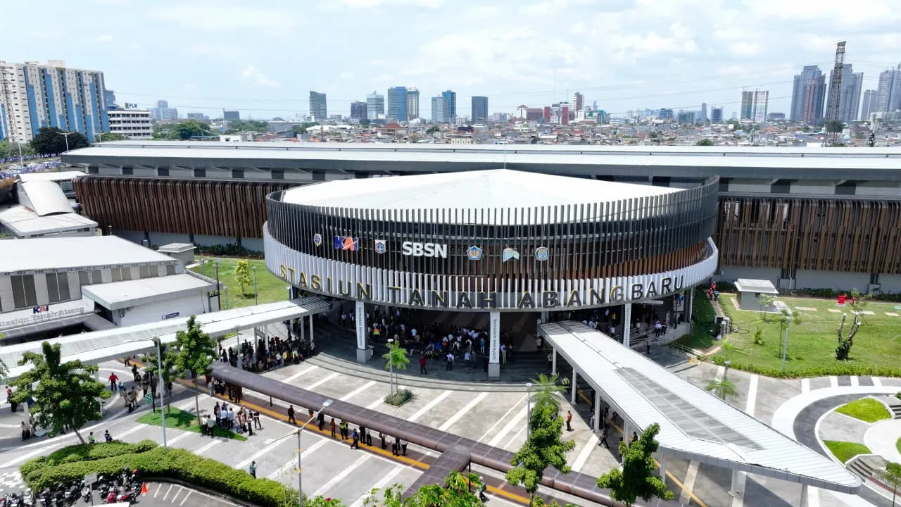 Bangunan baru Stasiun Tanah Abang dengan konsep modern dan fasilitas terintegrasi