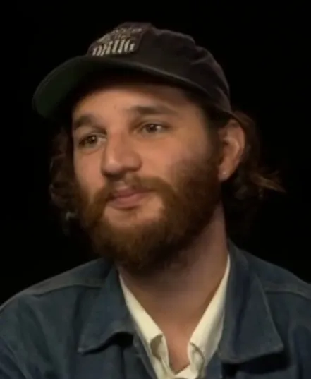 Profil sutradara Josh Safdie saat menghadiri acara pemutaran film