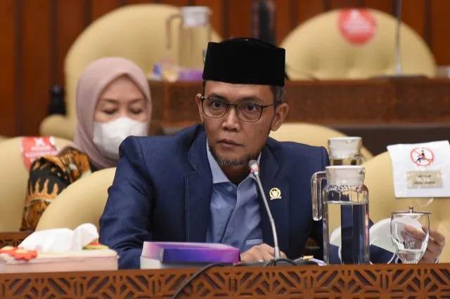 TA Khalid Anggota Komisi IV DPR RI saat memberikan keterangan di Aceh