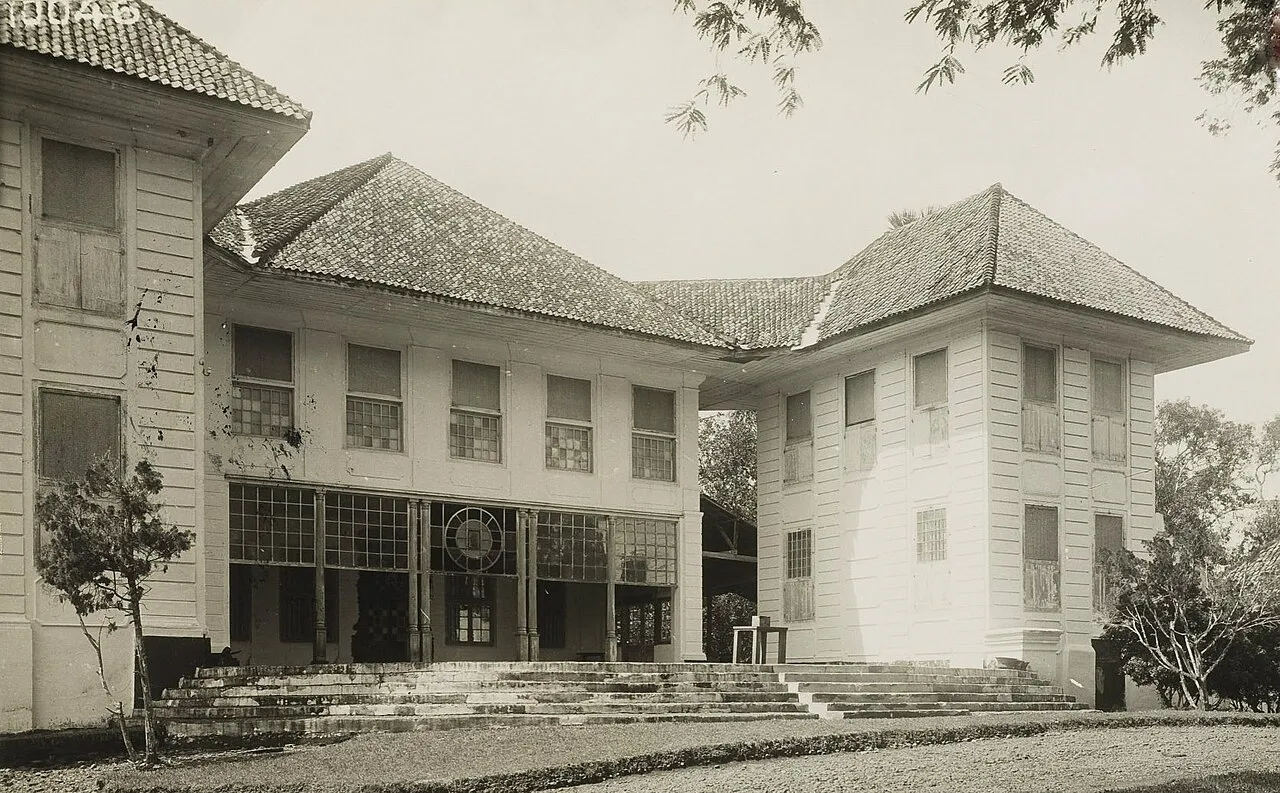 Sisa reruntuhan rumah kongsi di tanah partikelir Tanjung Timur Jakarta Timur