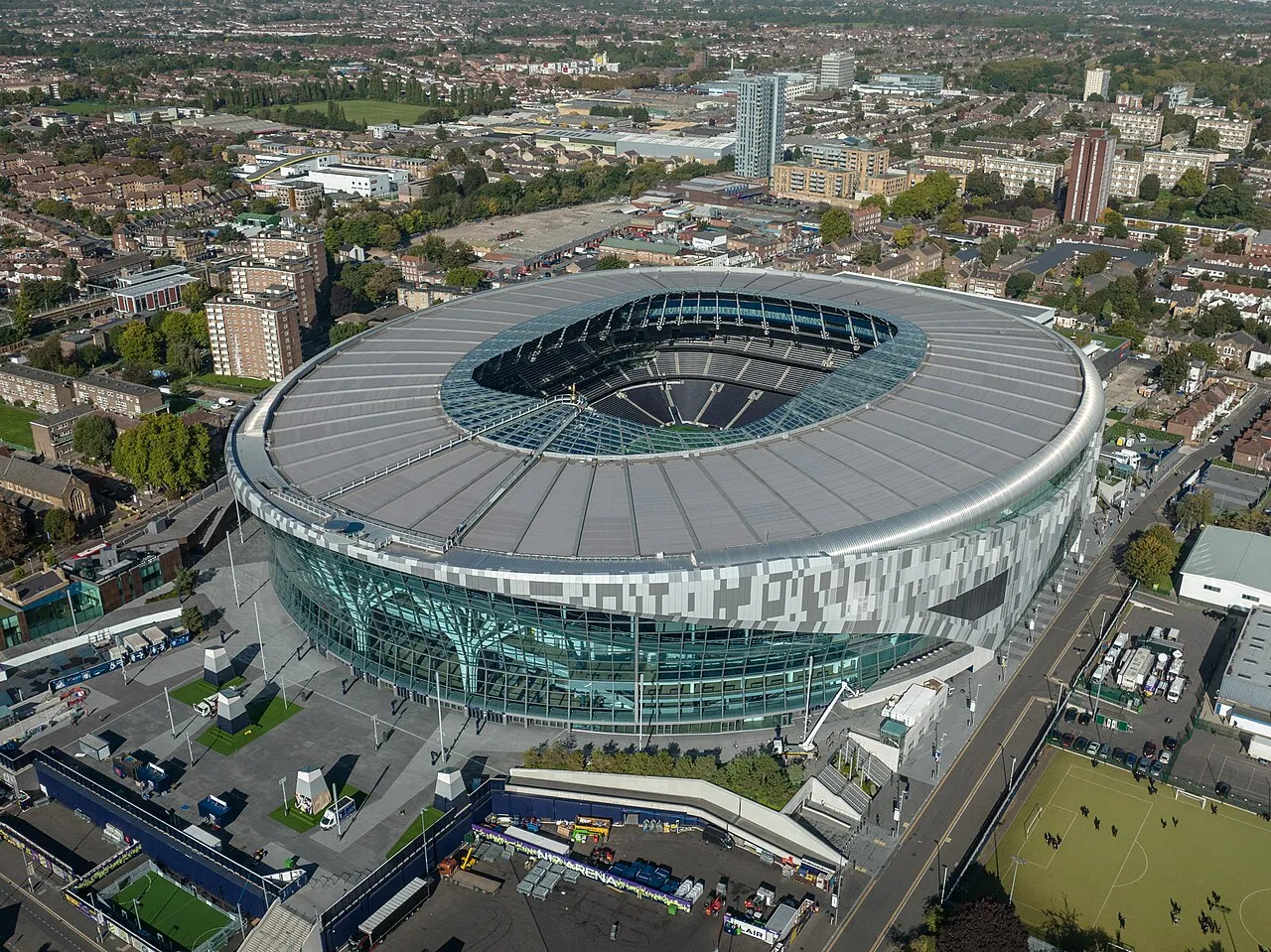 Arsitektur megah Tottenham Hotspur Stadium di London Inggris