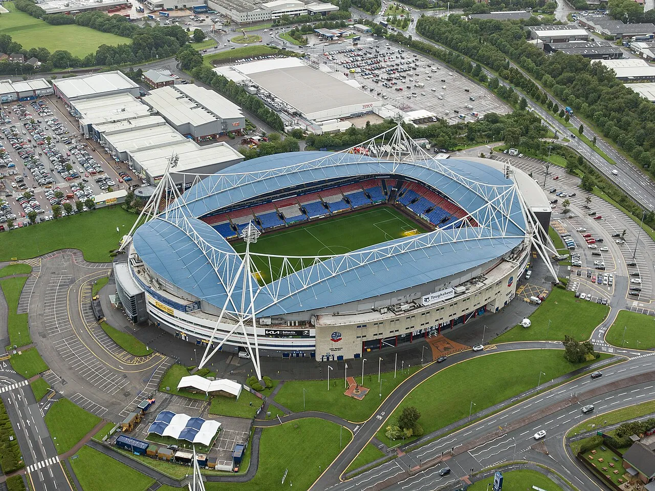 Tampak depan Toughsheet Community Stadium markas Bolton Wanderers di Horwich