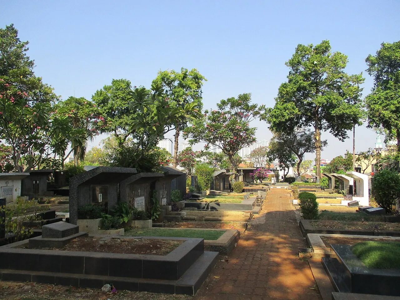 Kompleks bangunan mausoleum bersejarah di TPU Petamburan Jakarta Pusat