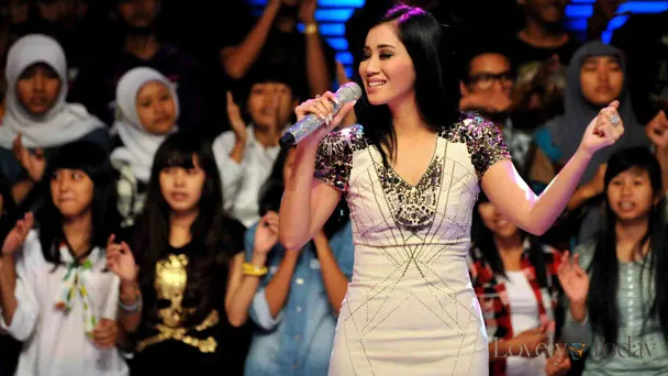 Profil Vienna Fridiana penyanyi dan aktris Indonesia