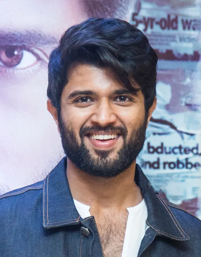 Profil aktor India Vijay Deverakonda dalam sebuah acara publik