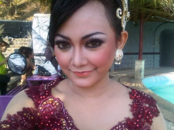 Penyanyi pop Sunda Wina Juliana pelantun lagu Budak Saha