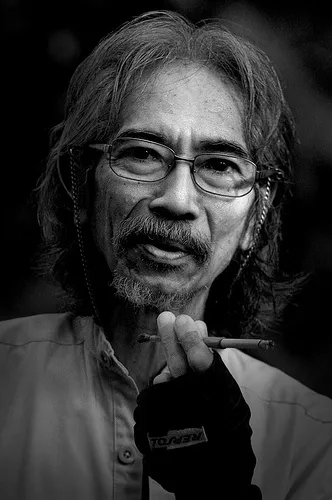 Profil musisi legendaris Yok Koeswoyo basis Koes Plus