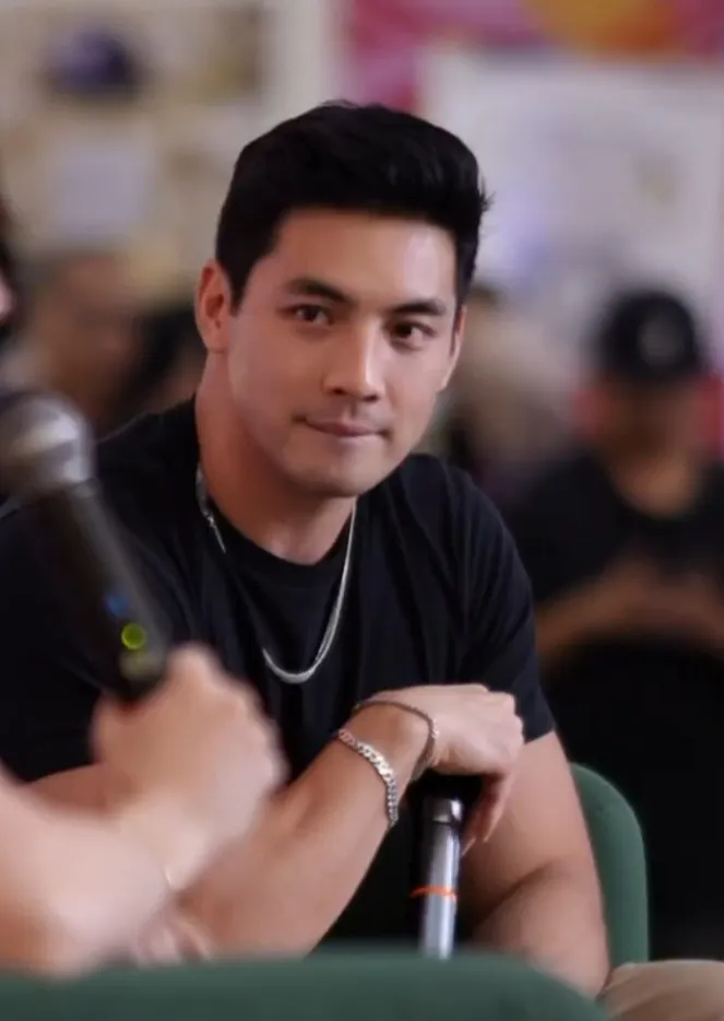 Profil aktor Indonesia Yoshi Sudarso bintang Power Rangers