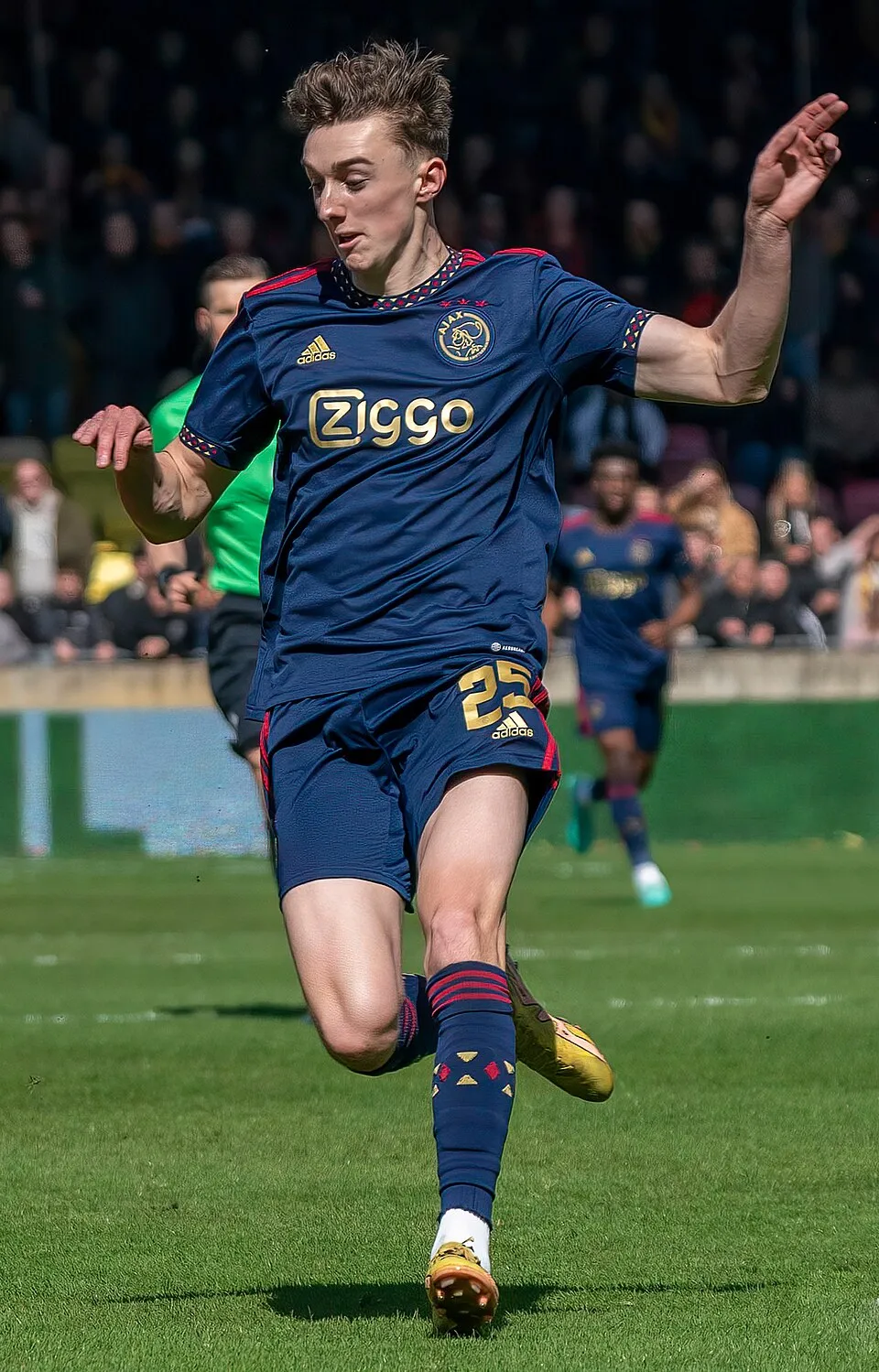 Profil Youri Baas bek tengah andalan klub Eredivisie Ajax Amsterdam