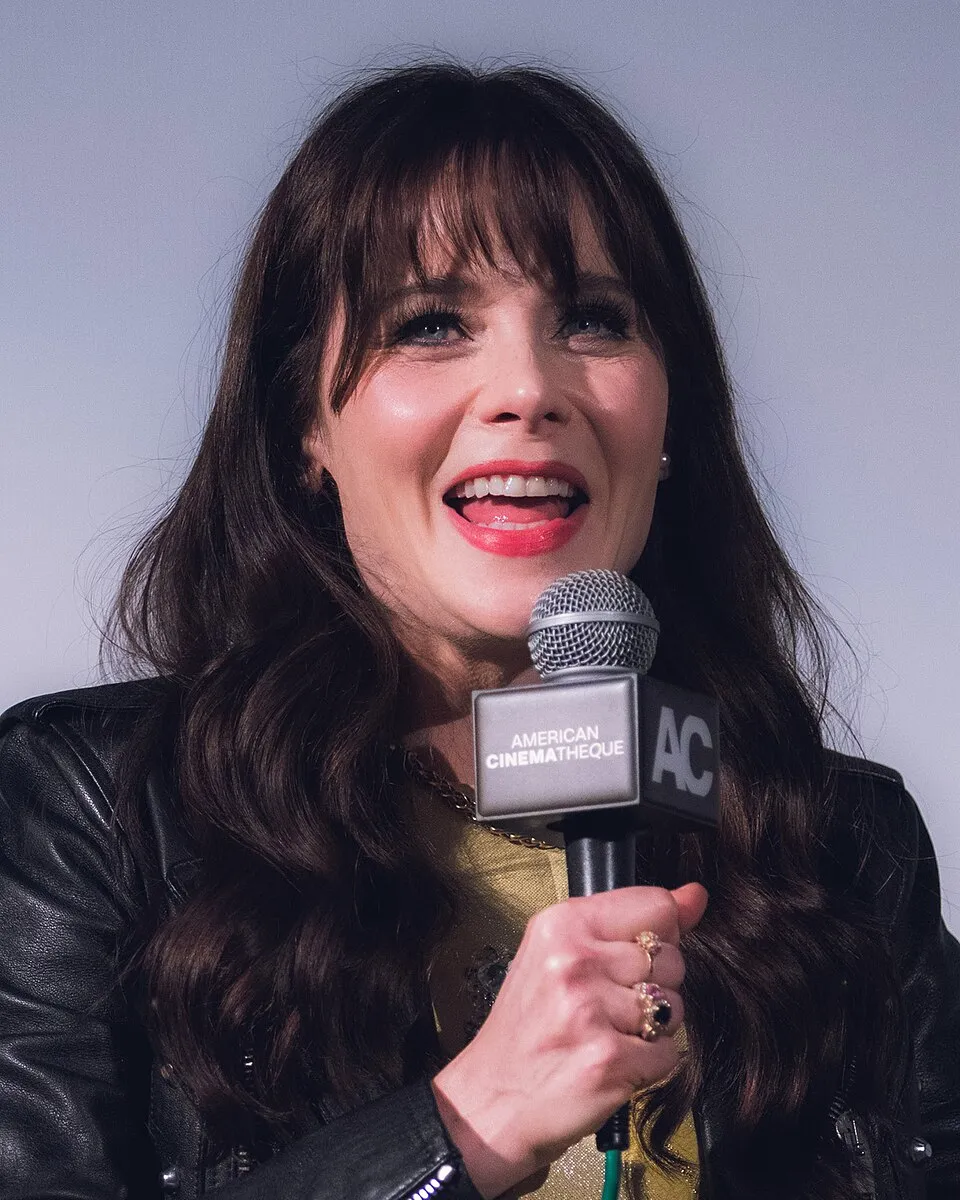 Profil aktris dan penyanyi multitalenta asal Amerika Serikat Zooey Deschanel