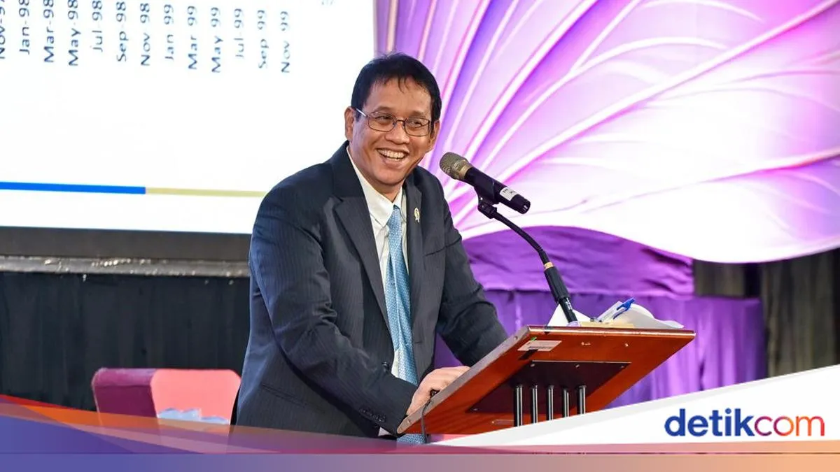Menteri Keuangan Purbaya Yudhi Sadewa saat memberikan keterangan pers terkait Koperasi Desa Merah Putih