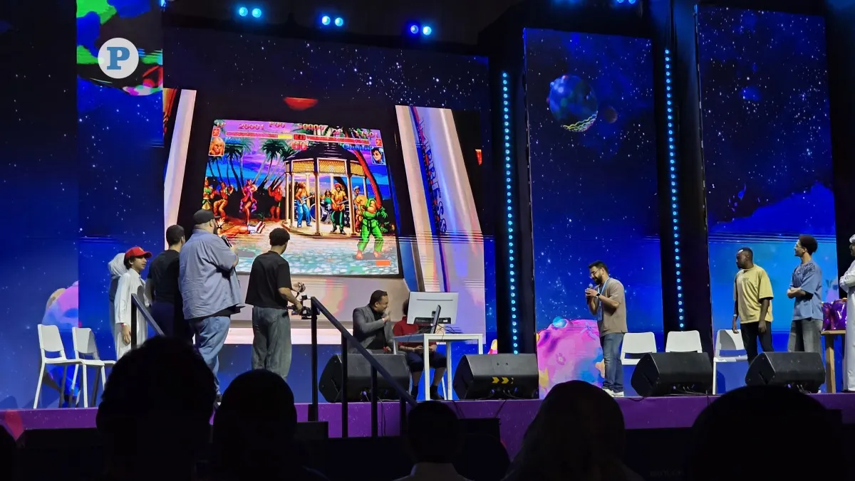 Pengunjung memadati area Qatar Toy Festival di Doha yang menampilkan berbagai hiburan nostalgia