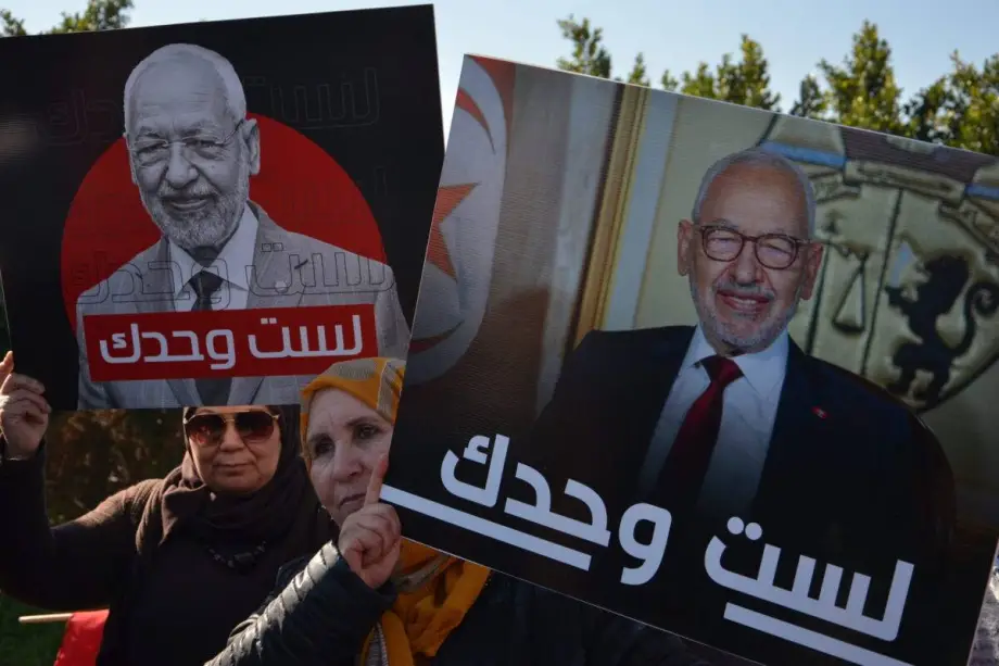 Dukungan untuk Rached Ghannouchi di depan Pengadilan Anti-Terorisme Tunisia