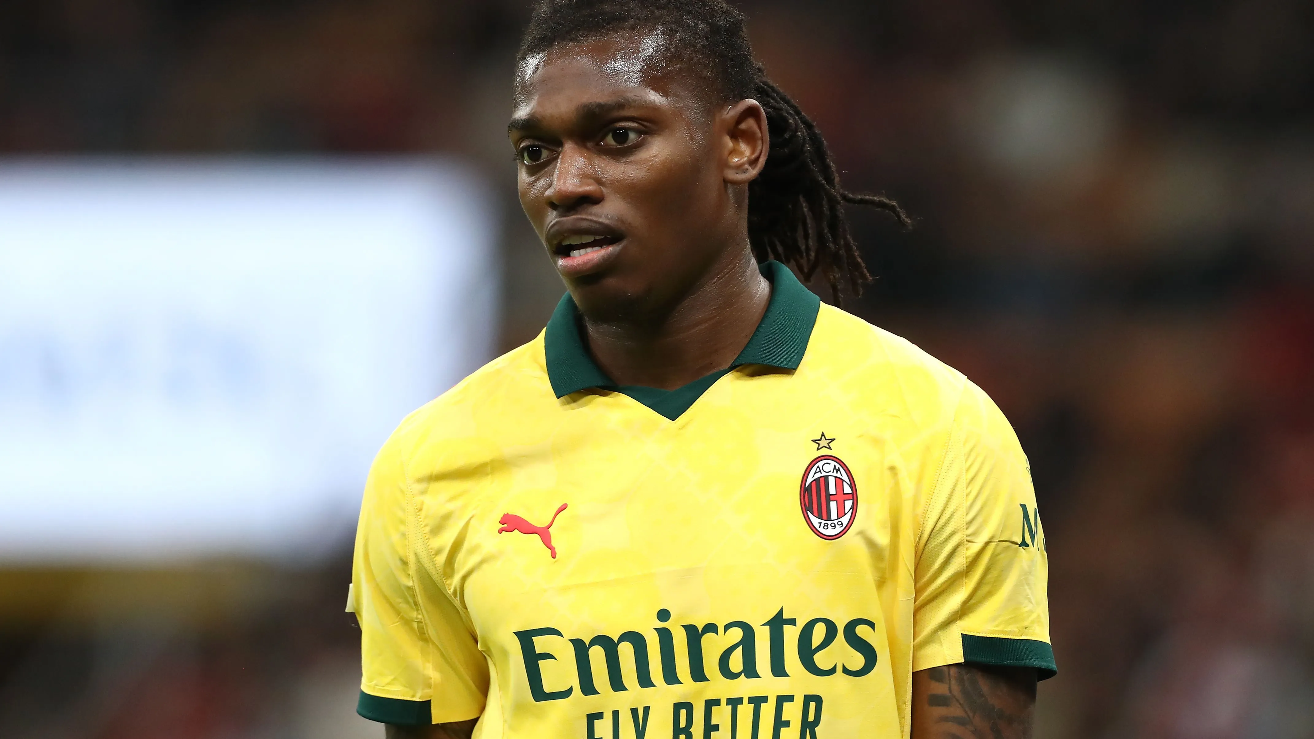 Pemain AC Milan Rafael Leao saat menjalani sesi latihan menjelang kompetisi baru