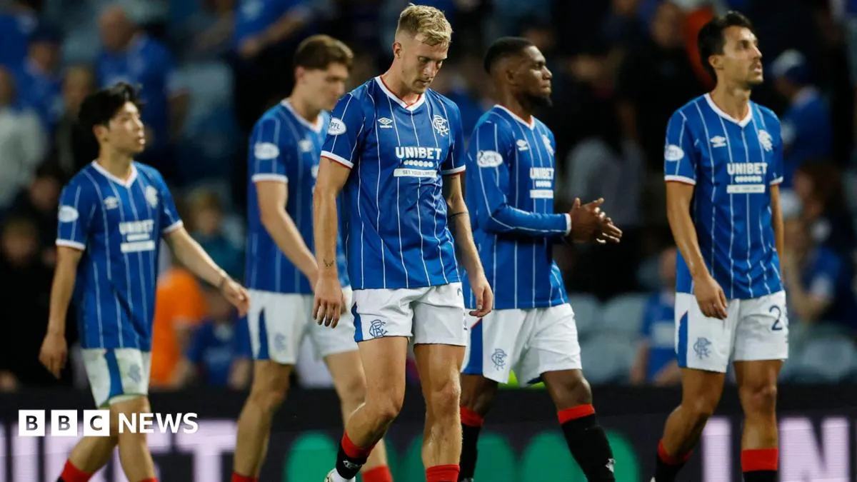 Pemain Rangers tampak kecewa setelah tersingkir dari Liga Europa di Stadion Ibrox