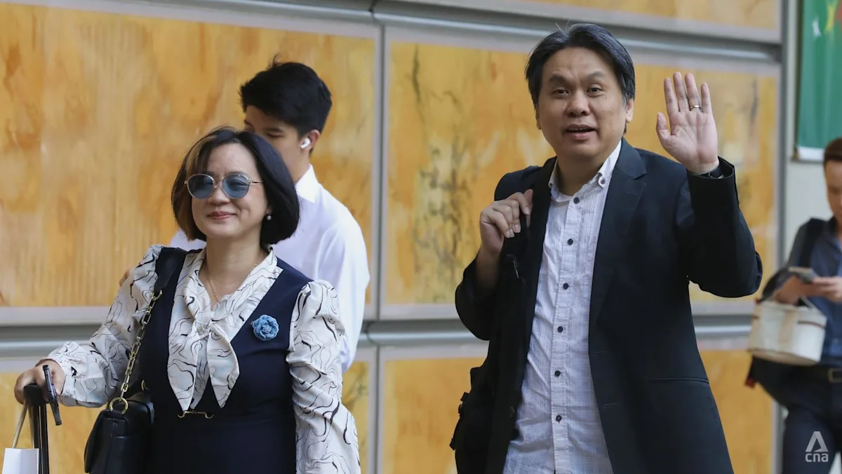 Raymond Ng dan istrinya Iris Koh tiba di Mahkamah Agung Singapura