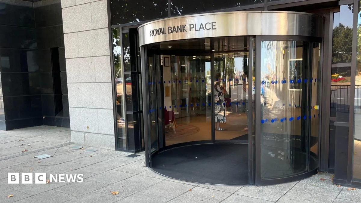 Gedung perkantoran Royal Bank of Scotland International di Jersey