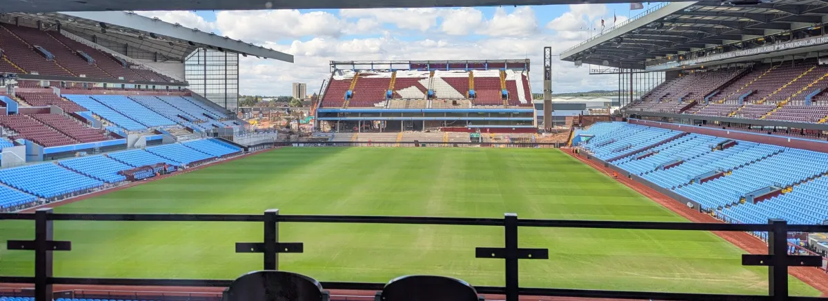 Proses renovasi North Stand di stadion Villa Park milik Aston Villa
