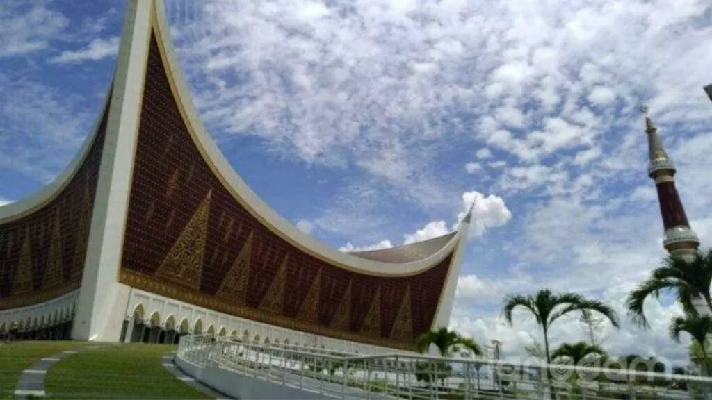 Masjid Raya Sumatera Barat di Padang