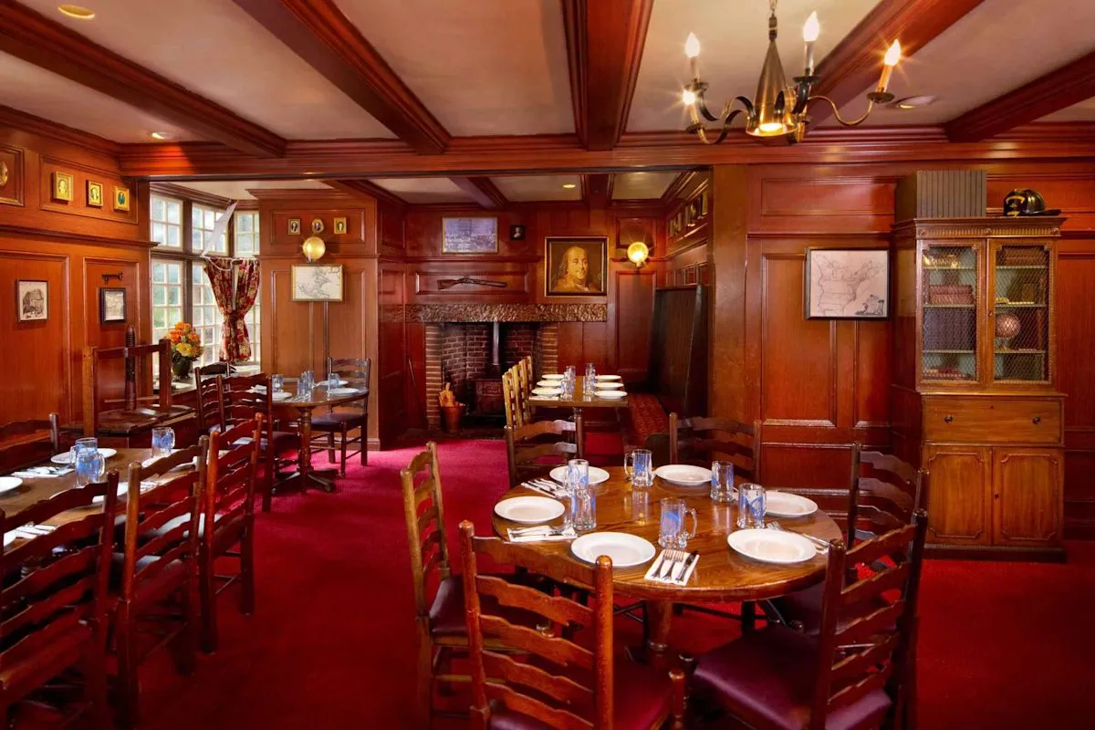 Restoran Liberty Tree Tavern di Magic Kingdom Disney World