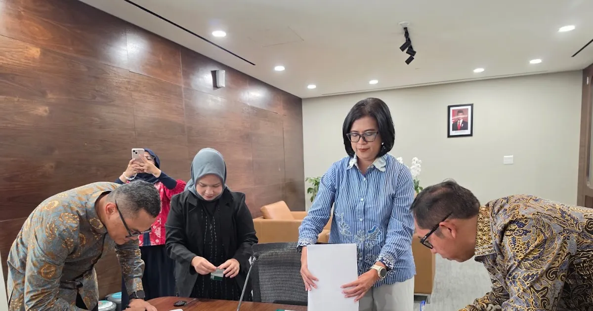 Bupati Taput Jonius Taripar Parsaoran Hutabarat saat penandatanganan restrukturisasi pinjaman PEN