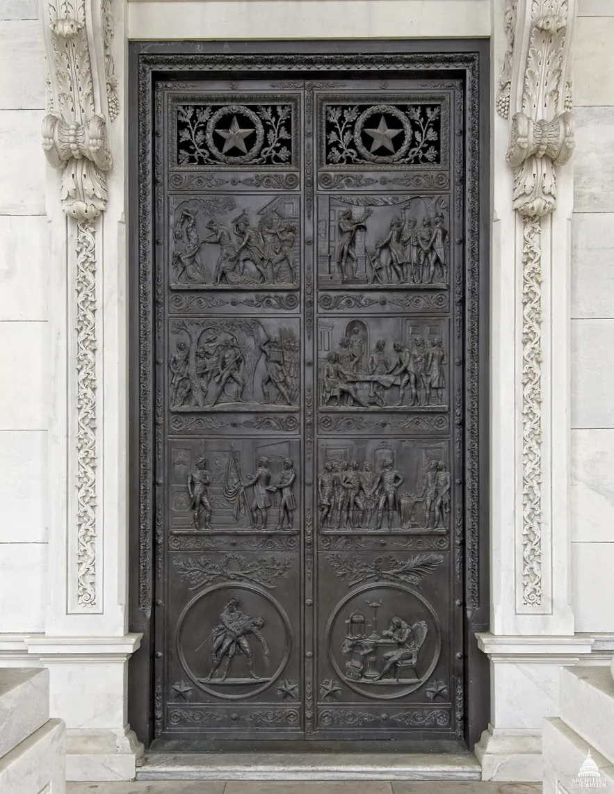 Tampilan pintu perunggu Revolutionary War Door di sayap Gedung Capitol Amerika Serikat