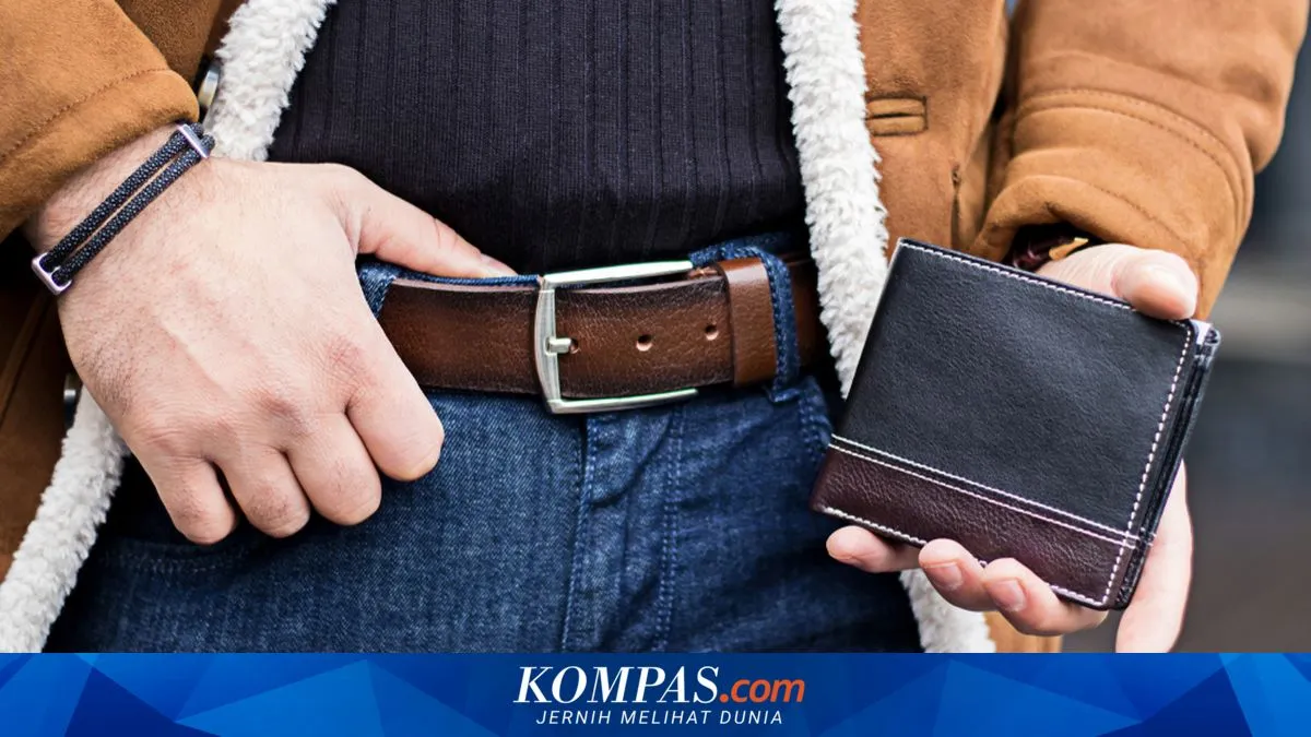 Ilustrasi seseorang menemukan dompet hilang di area publik